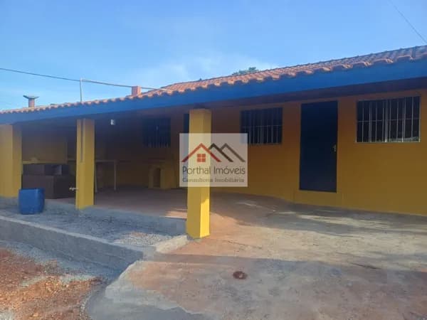 Casa em Distrito Turvo dos Almeidas, Capão Bonito/SP Procurando um cantinho aconchegante para chamar de seu? Temos o lugar perfeito para você! Esta charmosa casa à venda no bairro Distrito Turvo dos Almeidas em Capão Bonito-SP, com 2 dormitórios e 1 banh