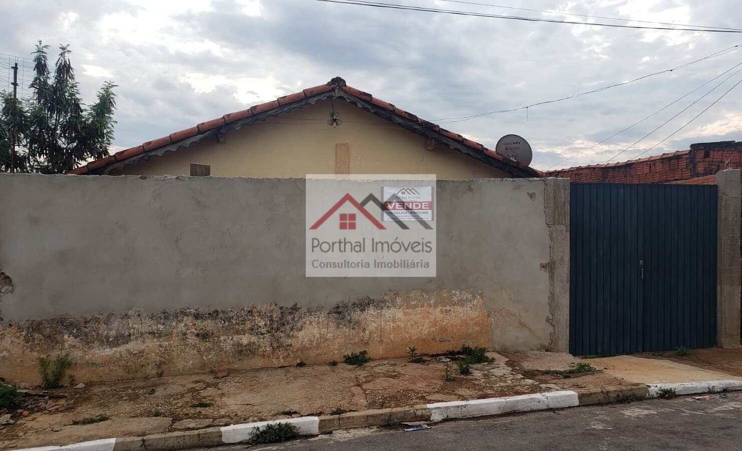 Casa Padrão Contendo dois dormitórios, sala, cozinha, banheiro e area de serviço... Ao fundos uma edícula contendo um dormitório, sala, cozinha e banheiro e quintal ...
