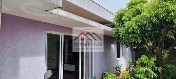 Venha conhecer esta incrível casa de alto padrão à venda no bairro Centro em Capão Bonito-SP. Com 3 dormitórios, sendo 2 suítes, e 2 banheiros, esta residência de 271m² é o local ideal para quem busca conforto e sofisticação. O imóvel conta com uma es