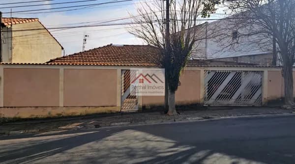 Casa em Vila São Judas Thadeu, Capão Bonito/SP Casa à venda no coração do bairro Vila São Judas Tadeu em Capão Bonito-SP. Com 3 dormitórios e 2 banheiros, esta residência de 110m² é o lar perfeito para você e sua família. Próxima a padaria, praça, superm