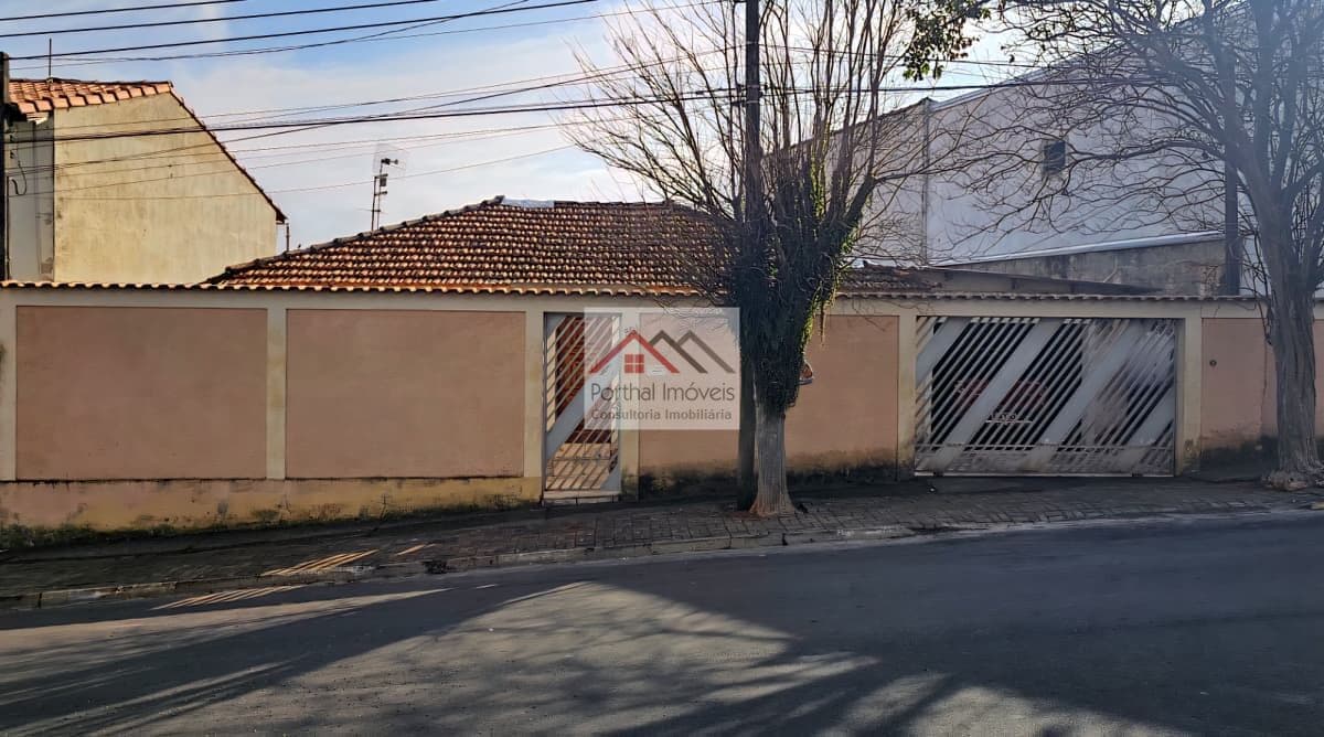 Casa em Vila São Judas Thadeu, Capão Bonito/SP Casa à venda no coração do bairro Vila São Judas Tadeu em Capão Bonito-SP. Com 3 dormitórios e 2 banheiros, esta residência de 110m² é o lar perfeito para você e sua família. Próxima a padaria, praça, superm