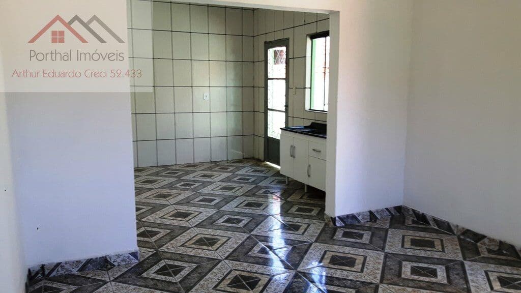 Casa em Centro, Ribeirão Grande/SP. Localizada em uma região privilegiada, próxima a diversos estabelecimentos comerciais, escolas e serviços essenciais, esta casa é perfeita para quem valoriza a comodidade e a praticidade no dia a dia. Além disso, o bai