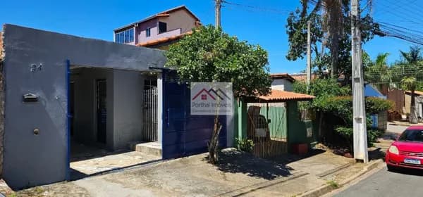 Casa em Bairro São Pedro, Capão Bonito/SP Casa à venda no bairro São Pedro em Capão Bonito-SP! Com 1 dormitório, sala, cozinha e 1 banheiro, essa residência possui uma área construída de 70m², ideal para quem busca praticidade e conforto. Localizada em u