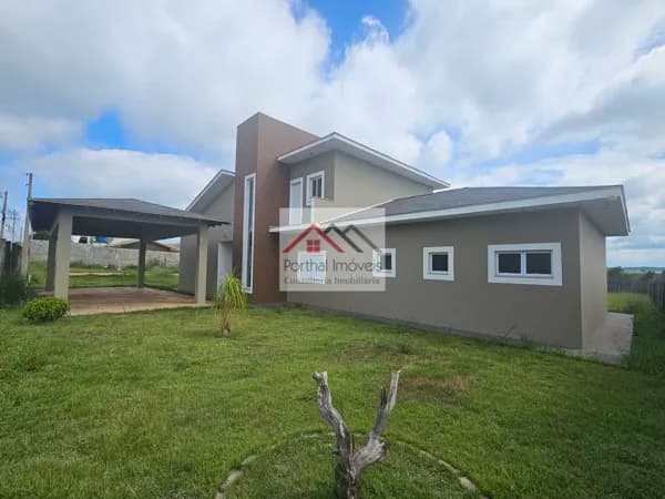 Casa Alto Padrão em Vila Santa Isabel, Capão Bonito/SP - Adquira esta magnífica casa de alto padrão no bairro Vila Santa Isabel em Capão Bonito-SP. Com 4 Dormitórios, sendo 2 suítes e 2 Banheiro, escritório. garagem para 4 carros e amplo espaço gramado,