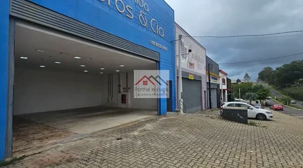 Loja Ponto Comercial em Terras do Embiruçu, Capão Bonito/SP Se você está buscando um espaço comercial amplo e bem localizado para alugar, temos a opção perfeita para você! Essa loja ponto comercial, com uma área construída de 350m² e estacionamento, está