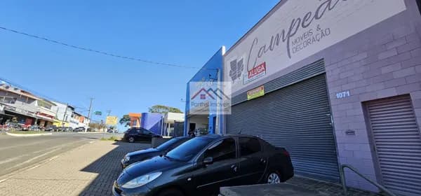 Loja Ponto Comercial em Terras do Embiruçu, Capão Bonito/SP Se você está buscando um espaço comercial amplo e bem localizado para alugar, temos a opção perfeita para você! Essa loja ponto comercial, com uma área construída de 350m² e estacionamento, está