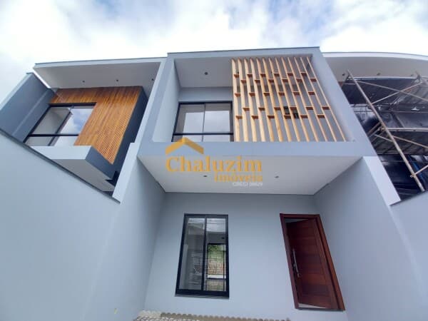 Com 3 quartos, sobrado geminado novo está à venda no bairro Saguaçu, área central de Joinville (SC)