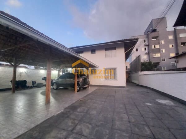 Apartamento com 2 dormitórios à venda no bairro Iririú, zona Norte de Joinville (SC)