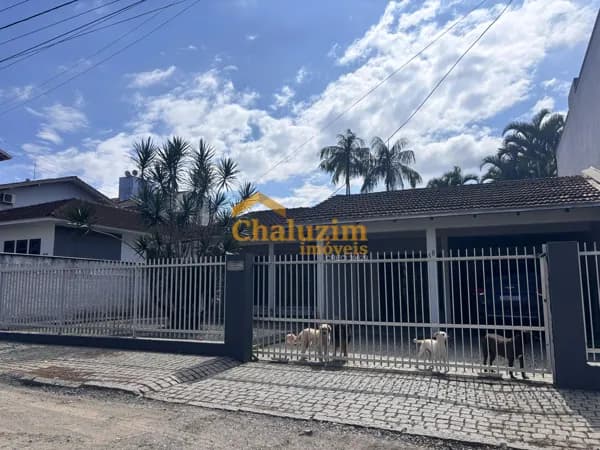 Casa à Venda no Bairro Costa e Silva – Joinville/SC