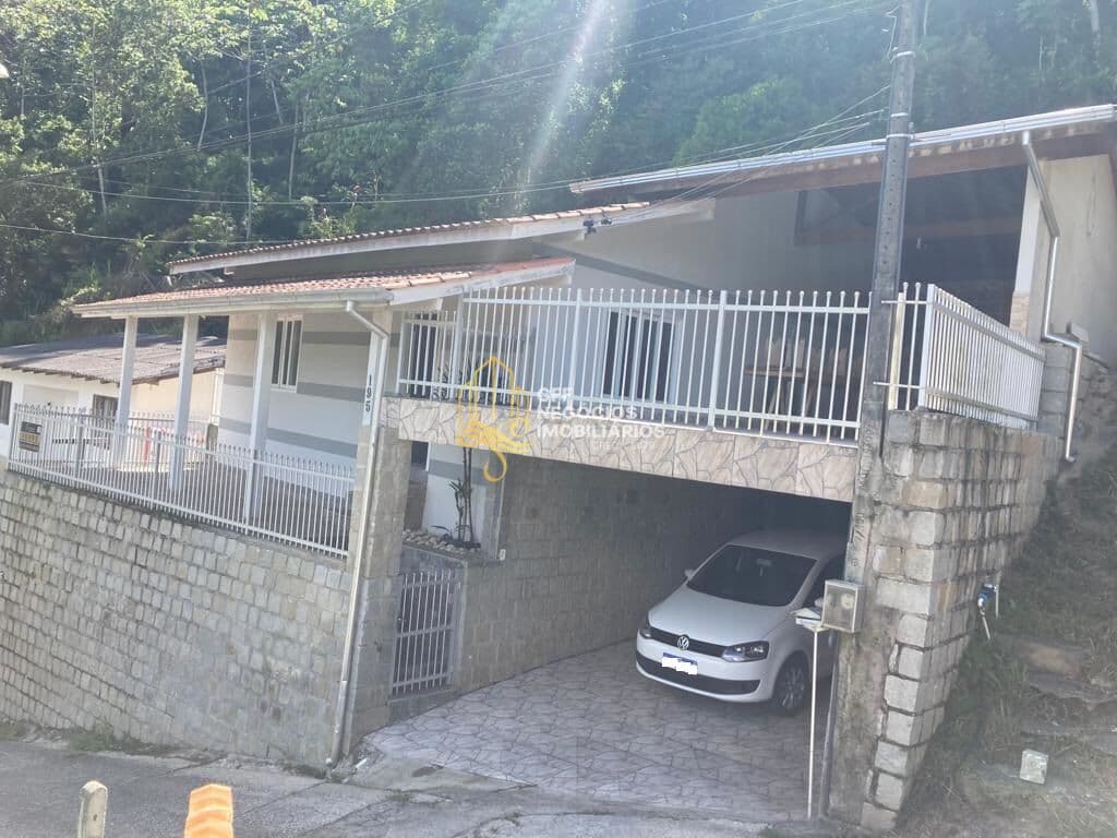 Casa no bairro Primeiro de Maio, em Brusque-SC