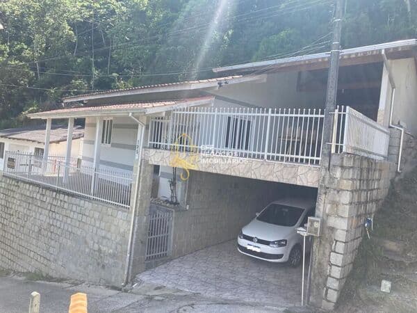 Casa no bairro Primeiro de Maio, em Brusque-SC