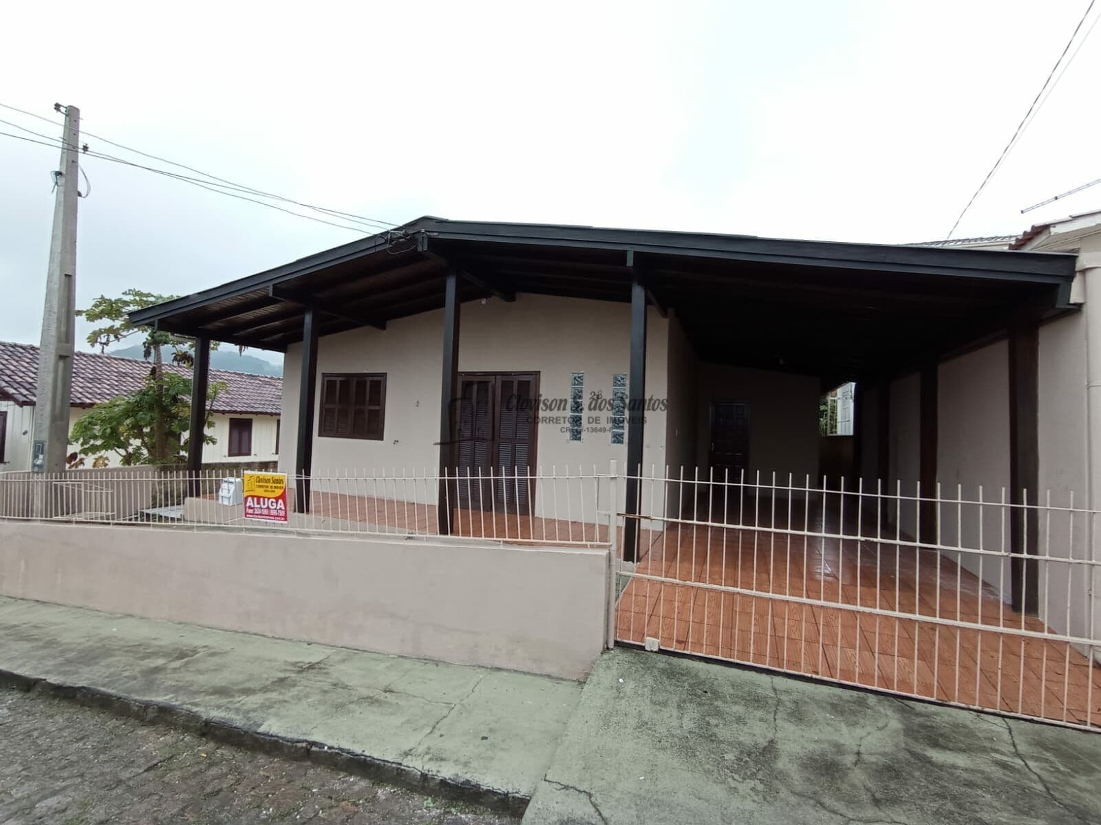 VENDO CASA DE ALVENARIA - CENTRO DO MUNICÍPIO DE JAGUARUNA-SC!!