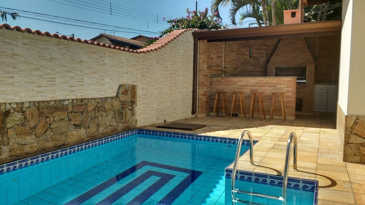Casa térrea de esquina no Jardim do Lago à venda | Atibaia - Sp