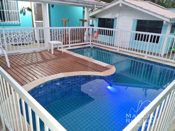 Casa com sobrado no bairro Ingleses