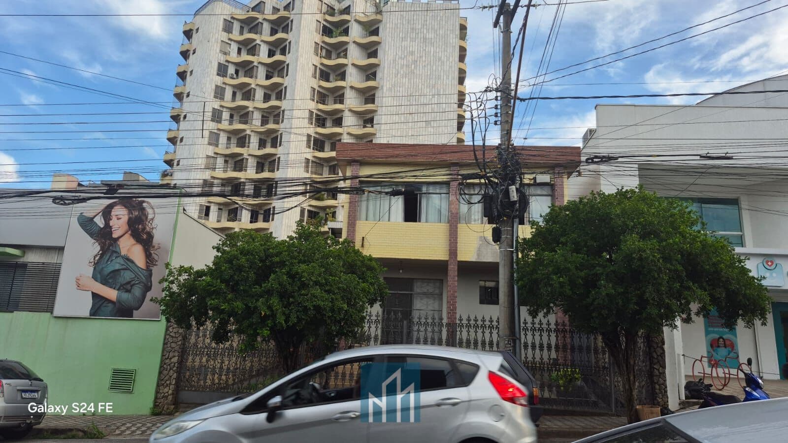 CASA NO CENTRO PARA FINS COMERCIAIS /RESIDENCIAL