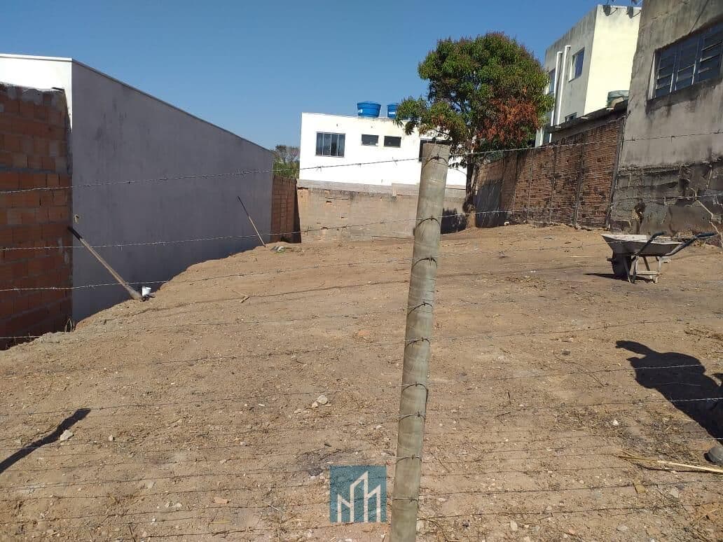 Lote/Terreno em Divinópolis - Santa Lúcia