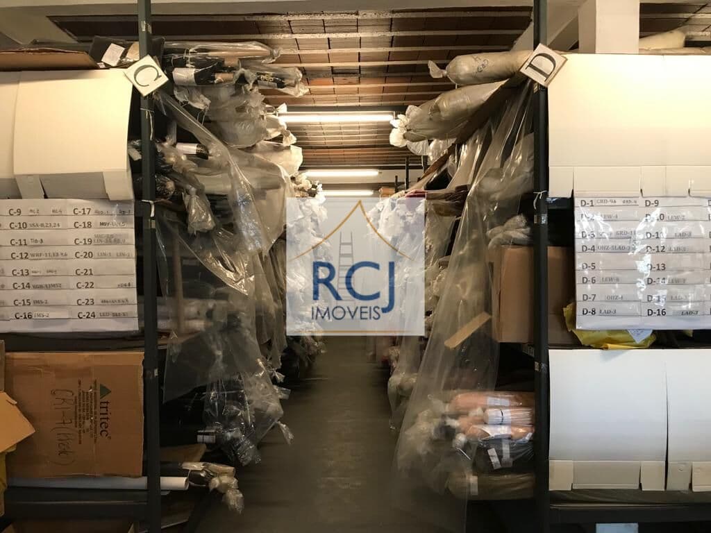 Galpão com Prédio á venda em São Cristóvão 2.200 m2