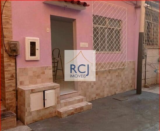 Casa Padrão á venda em São Cristóvão 02 quartos