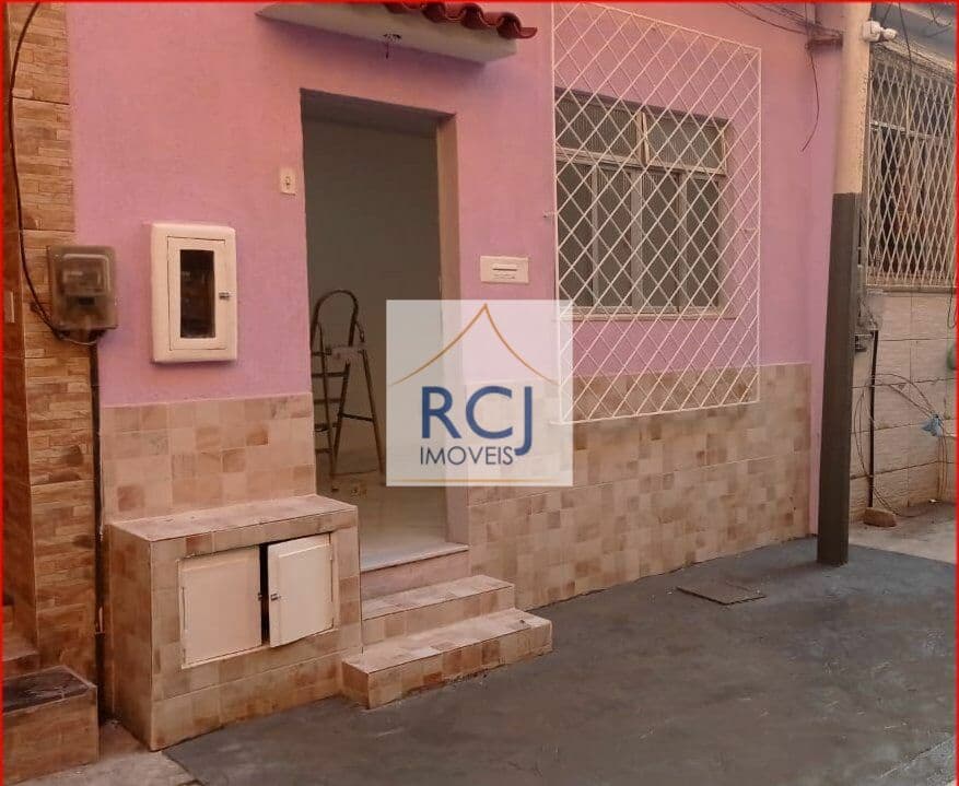 Casa Padrão á venda em São Cristóvão 02 quartos