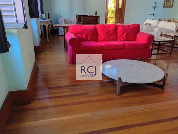 ÃO CRISTÓVÃO – Casa Reformada com 255m² | Charme, Espaço e Versatilidade