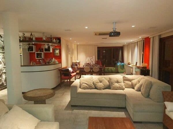 Casa Tríplex à Venda Condomínio Ubá, 4 Qts, Sendo 3 Suíte, 4 Vagas, Depen Completa Itaipu Niterói/RJ
