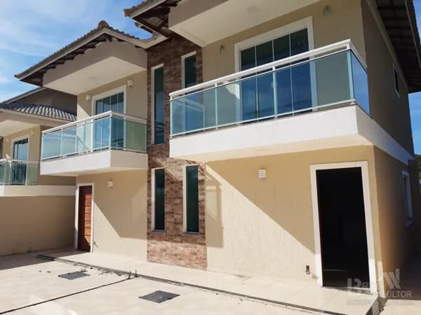 Casa Duplex com 2 Suítes, 3 Banheiros, Garagem, Quintal, no bairro Barroco (Itaipuaçu) em Maricá-RJ