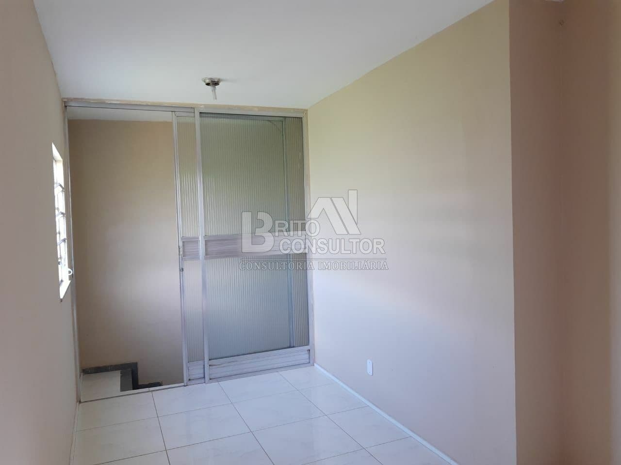 Brito Consultor Imobiliário Aluga Casa Um Dormitório 46 M² (fundos) Por 850,00 Neves São Gonçalo/RJ.