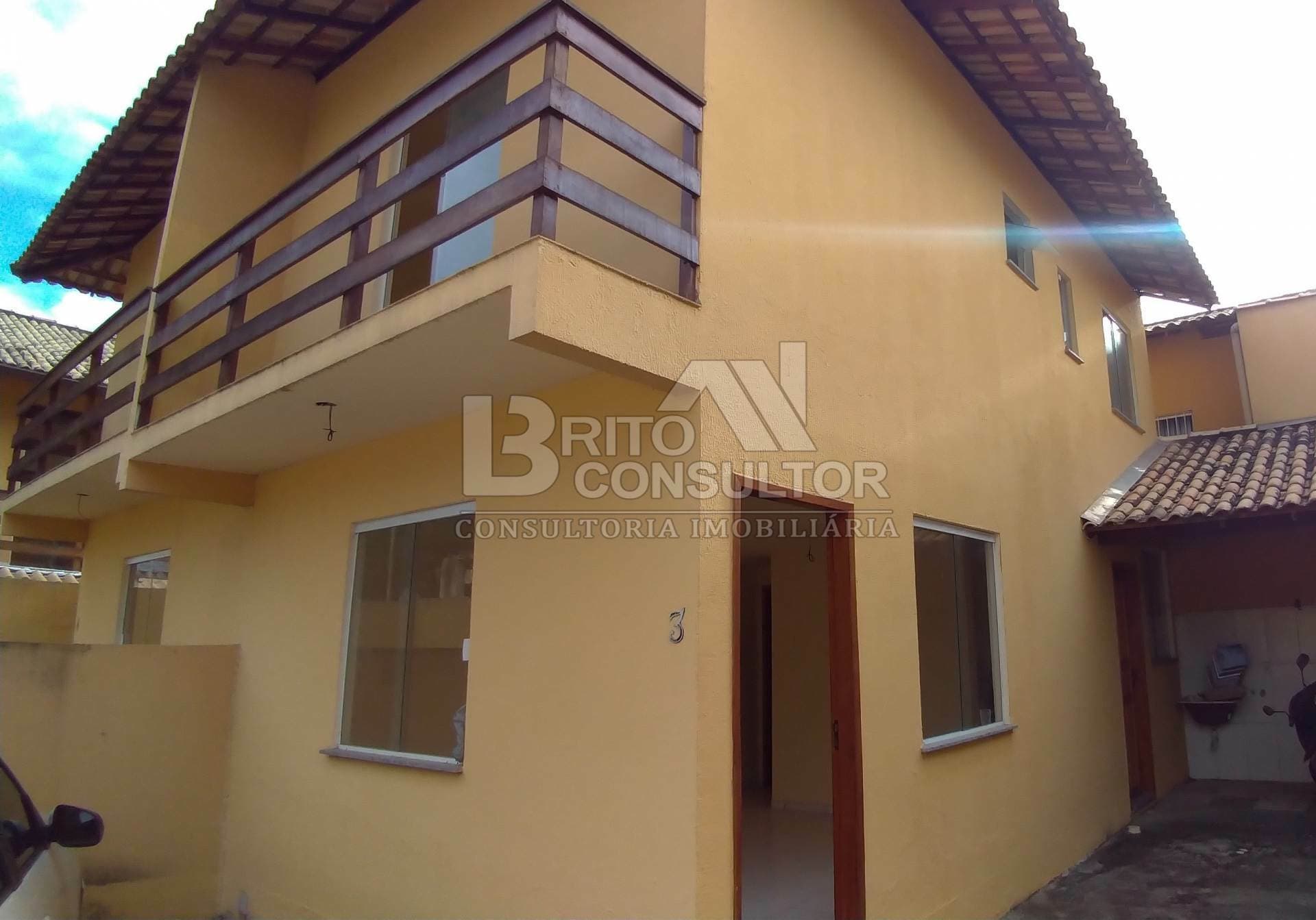 Casa Duplex á Venda Dois Dormitórios (sendo um suite) Por 185.000 Colubandê São Gonçalo/RJ.