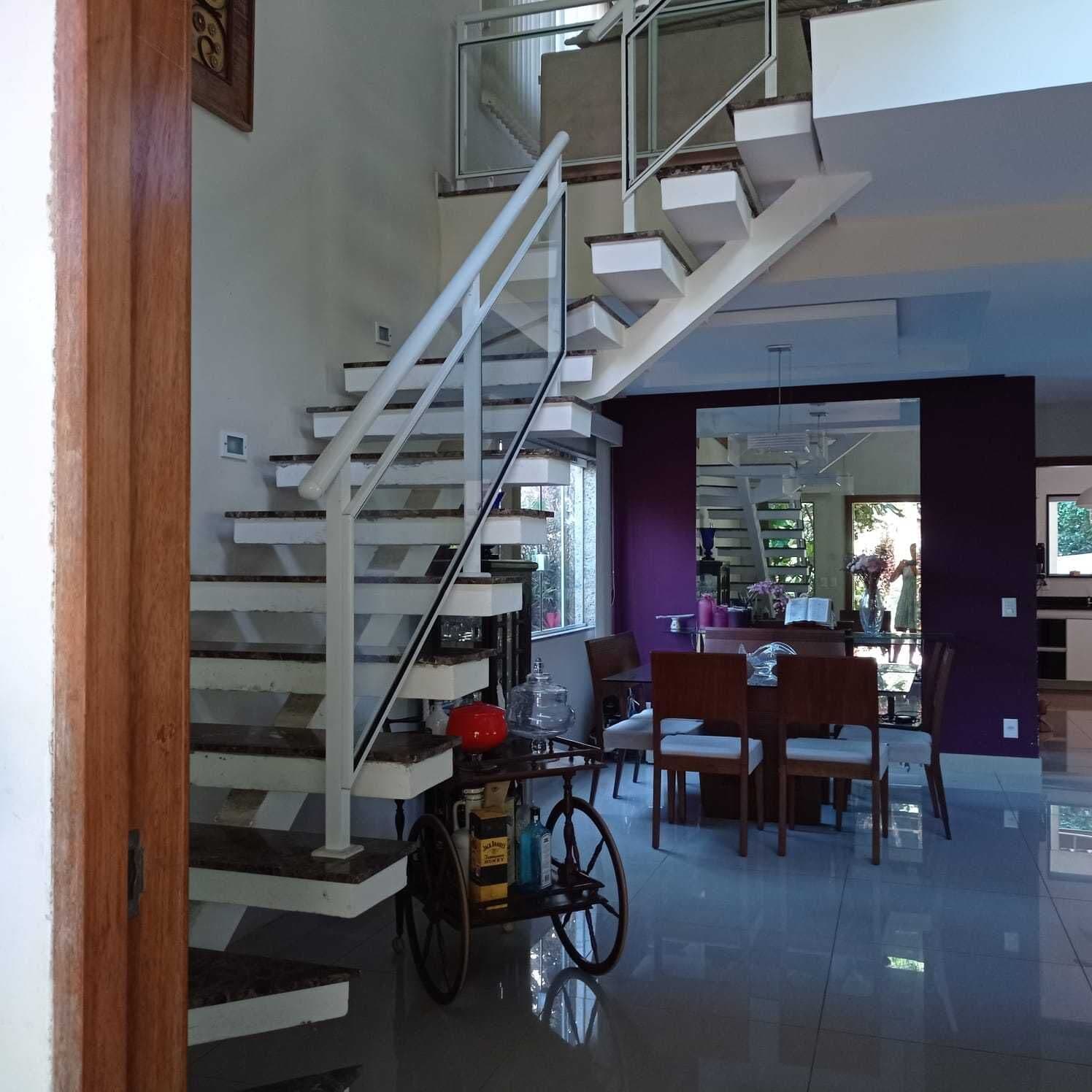 Casa Duplex á Venda Alto Padrão, Condomínio Santo Antônio 4 Suítes, 3 vagas - Rio do Ouro Niterói