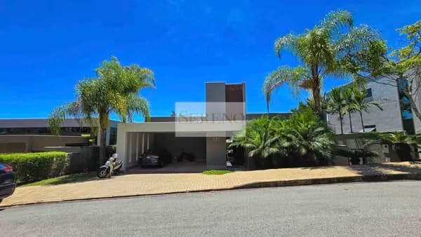 Casa alto luxo linear 04 suítes a venda, 400 m2, pé direito duplo, ar condicionado em todos os quartos, marcenaria, energia fotovoltaica, piscina aquecida, chopeira, projeto paisagístico, churrasqueira e 04 vagas rua tranquila no condomínio Quintas do So