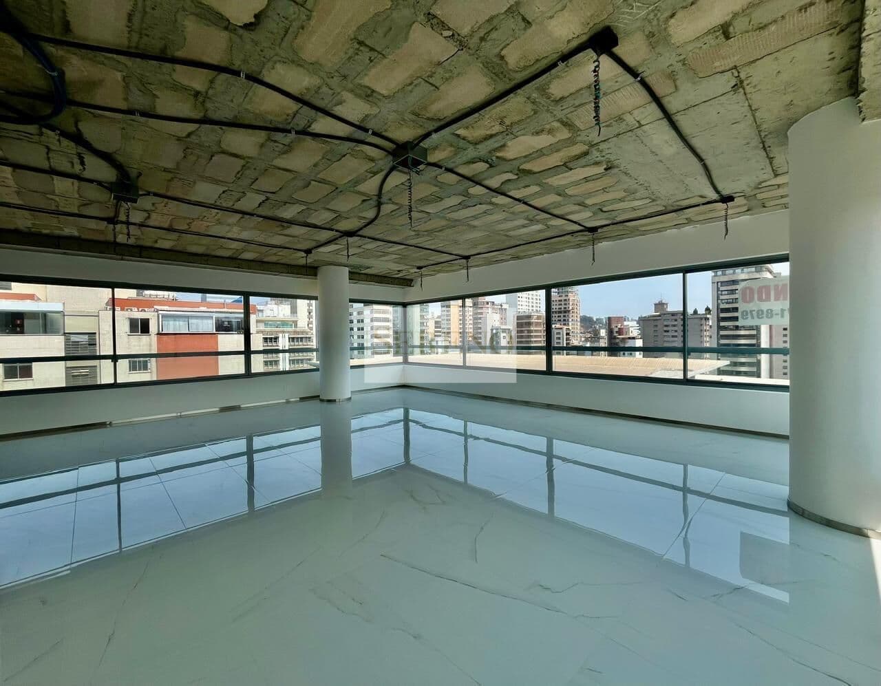 Apartamento alto luxo 04 suítes, mansão suspensa com 313 m2 no quarteirão mais nobre de Lourdes, DCE e lazer completo, 04 vagas, projeto exclusivo em Belo Horizonte, MG.