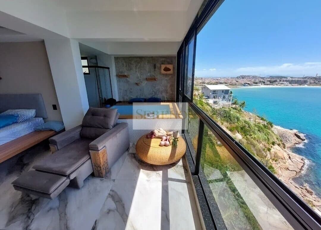 Sobrado alto luxo com 02 terrenos em frente para o mar a venda, condomínio fechado com portaria 24 horas, sobrado com área de 400 m2 em terreno de 2.035 m2, possui um segundo terreno vizinho que vai até o mar no pontal do Atalaia, em Arraial do Cabo, RJ.