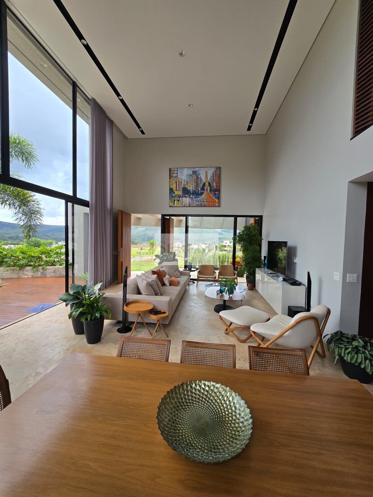 Mansão altíssimo luxo 05 suítes e 900 m2 a venda, sala ampla cozinha integrada, painel divisório retrátil, energia solar, projeto moderno, piscina aquecida, gourmet, marcenaria, subsolo, eletrodomésticos, vista para a lagoa, condomínio Costa laguna, Alph
