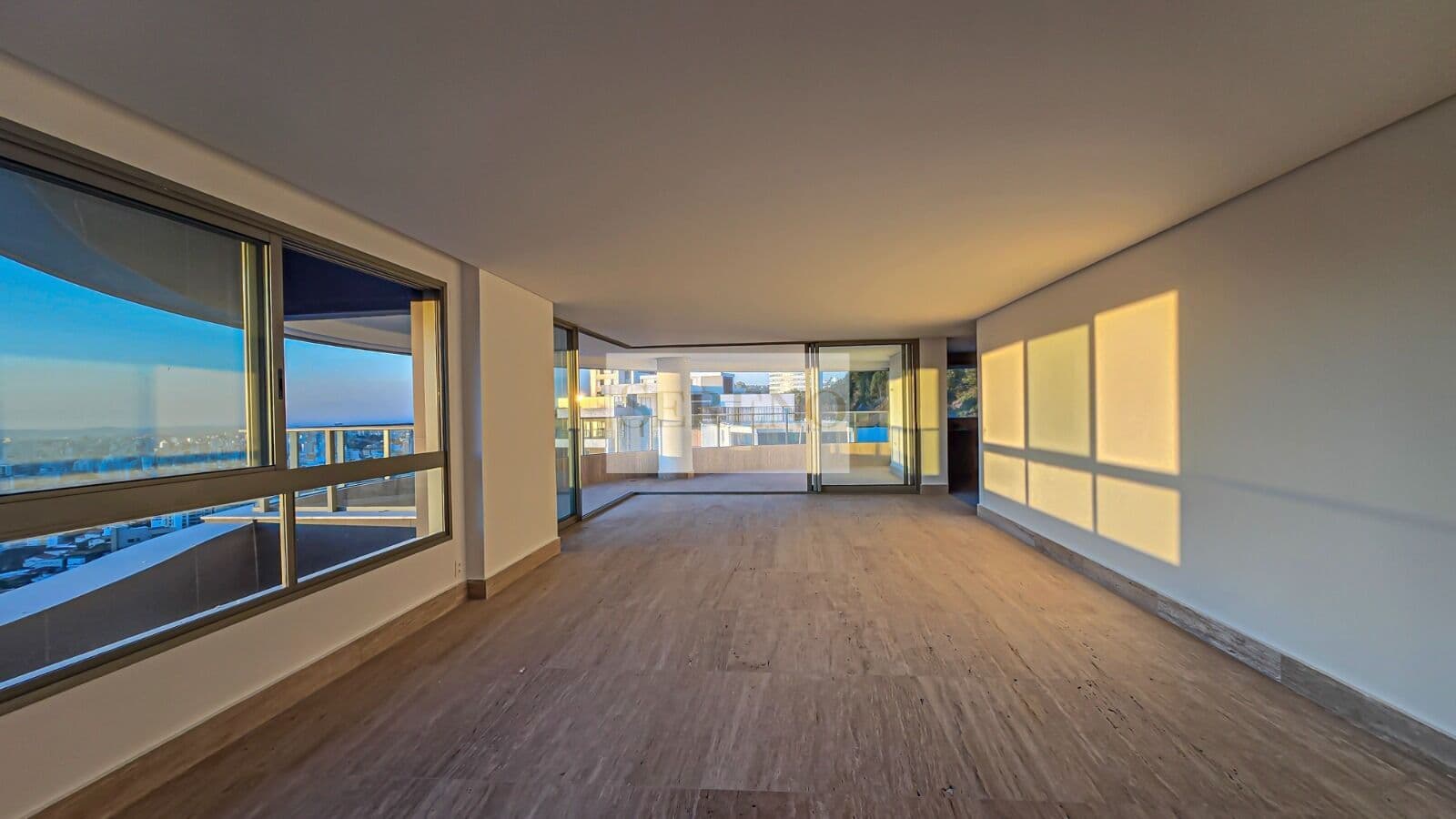 Apartamento altíssimo luxo 04 suítes, 323,73 m2, DCE, esquadrias de 1ª, ampla sala para vários ambientes c varanda gourmet, vista panorâmica, 04 vagas, box, Santa Lúcia, Belo Horizonte, MG – Brasil.