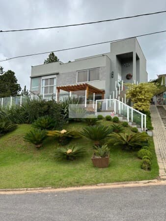 Casa de luxo 04 quartos a venda, 350 m2, 02 suítes, 06 vagas, vista no melhor do condomínio Árvores, Alphaville, Nova Lima, MG.