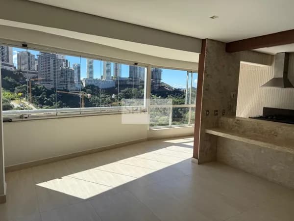 Apartamento 02 quartos a venda, 69 m2, 02 vagas, reformado e seminovo, possui vista para a floresta, condomínio resort no Vila da Serra, Nova Lima, MG.