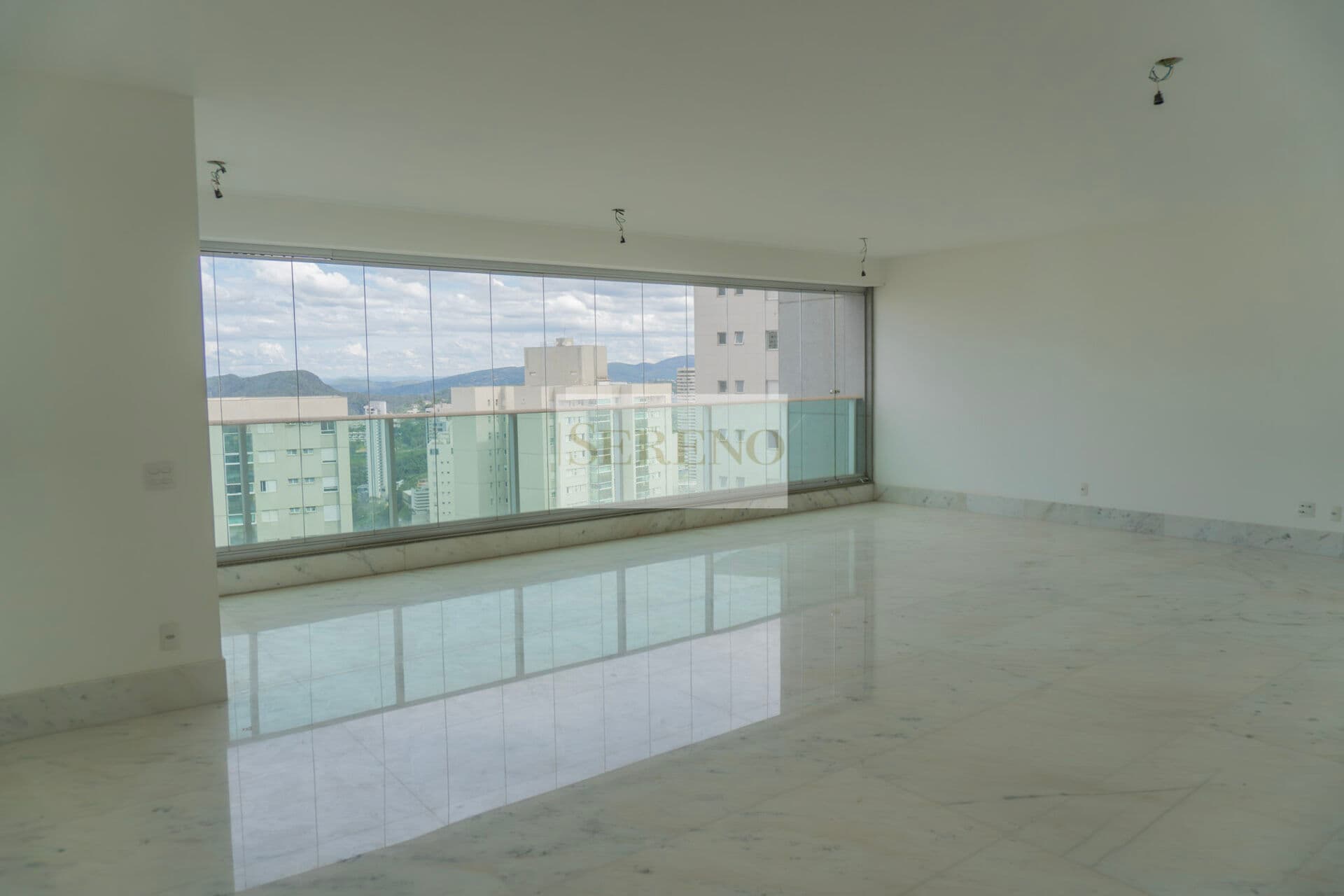 Apartamento alto luxo 04 quartos a venda,196 m2, 02 suítes e 02 semi, andar alto com vista para as montanhas, 04 vagas, lazer resort, imóvel novo no Vila da Serra, Nova Lima, MG.