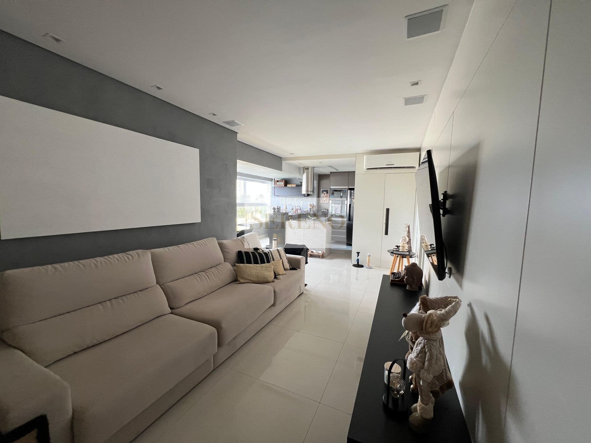 Apartamento de luxo Decorado e Mobiliado 02 suítes a venda, 82 m2, DCE, 02 vagas e linha, condomínio resort, alto com vista Vila da Serra, Nova Lima, MG.