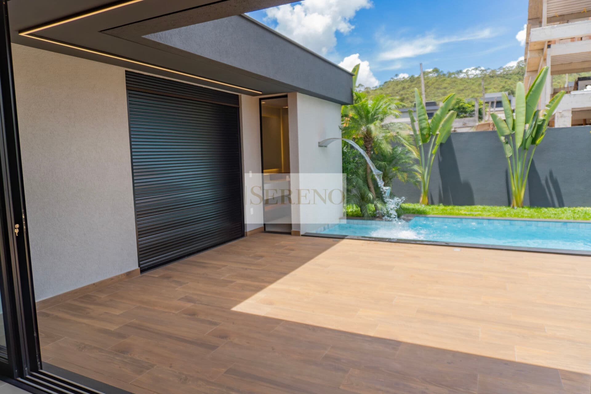 Mansão alto luxo em 04 suítes a venda, 308,89 m2, ar condicionado nos compartimentos íntimos, amplo closet na suíte master, paisagismo, armários de 1ª qualidade, placa solar, condomínio fechado no Alphaville lagoa dos Ingleses, Costa Laguna, Nova Lima, M
