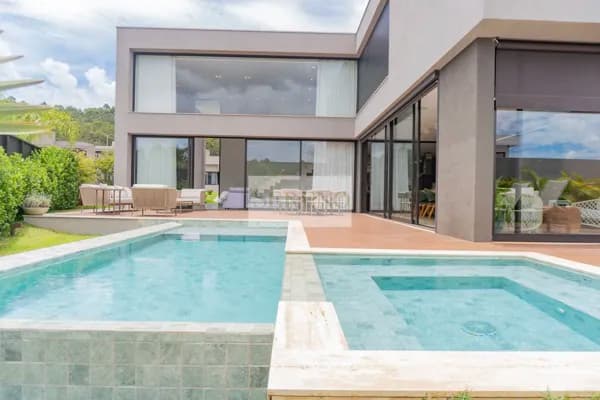 Mansão alto luxo 04 Suítes, 486 m2, projeto moderno, espaço gourmet, churrasqueira, piscina aquecida, hidromassagem e deck, rua tranquila e total segurança, Costa laguna, Alphaville – Lagoa dos Ingleses, Nova Lima, MG.