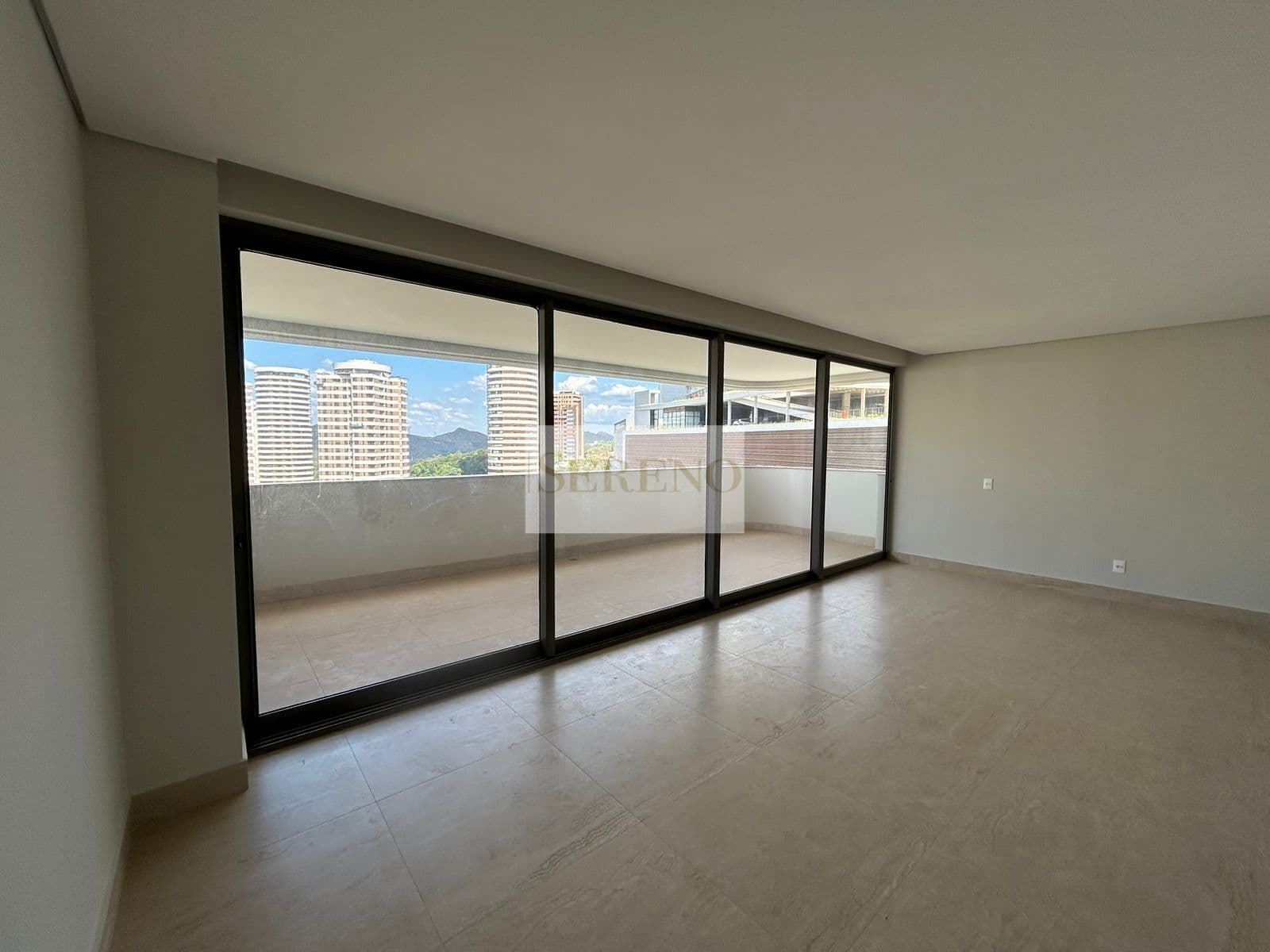 Apartamento alto padrão 04 quartos a venda, 02 suítes, 171,07 m2, andar alto com vista panorâmica, com armários, lazer completo no Vale do sereno, Nova Lima, MG.
