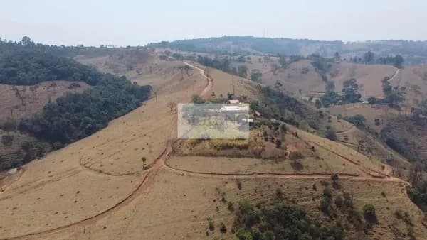 Fazenda contendo 42 hectares a venda, possui pastagens e 02 cachoeiras com queda d’água sensacional, zona rural de Itaguara, MG – Brasil.