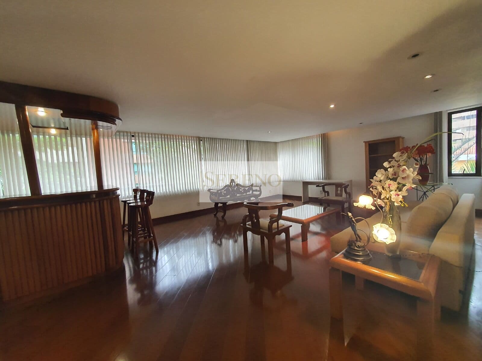 Apartamento alto luxo 04 quartos e decorado a venda, 180 m2, 02 salas integradas com varanda, 02 suítes, hidro, closet, 04 banhos, DCE com dependência de empregada, 04 vagas de garagem e lazer completo no Gutierrez, Belo Horizonte, MG.