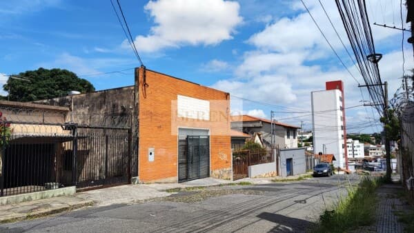 Galpão comercial 228 m2 a venda, lote 440 m2, coberto, fechado em alvenaria e revestido no bairro da Graça, Belo Horizonte, MG.