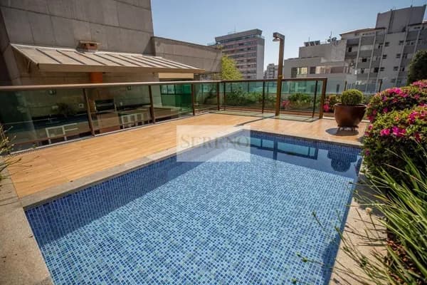 Cobertura linear alto luxo 04 quartos a venda, 336,28 m2, 01 Suíte e 02 semissuítes, vista panorâmica, piscina c deck de madeira, espaço gourmet junto ao clube Minas I, Savassi, Belo Horizonte, MG – Brasil.