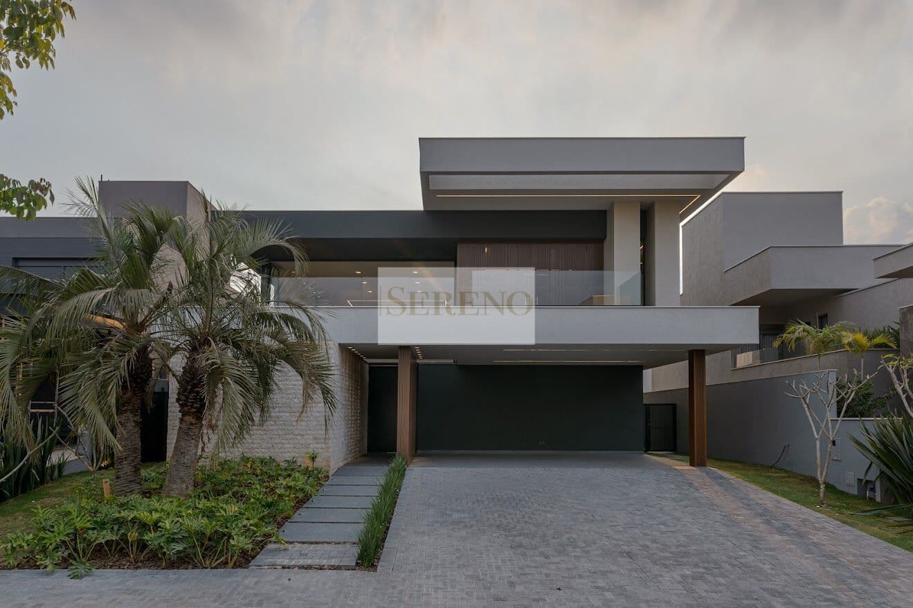 Casa alto luxo 04 suítes a venda, 545 m2, cozinha integrada com área gourmet e sala de jantar, íntimos 2º piso, suíte master closet máster e hidro, sauna, piscina aquecida; armários, portas e painéis em lâmina natural de madeira, 03 vagas, orla do fundo