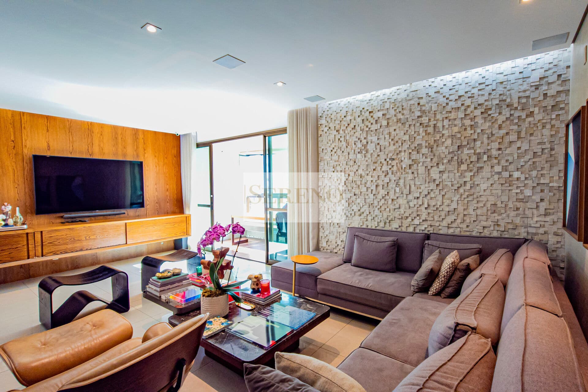 Apartamento alto padrão decorado, transformado em 03 suítes a venda, são 154 m2 com sala ampliada e varanda, DCE, 03 vagas, box garagem, condomínio resort no melhor da Al. Oscar Niemeyer, Vila da Serra, Nova Lima, MG.