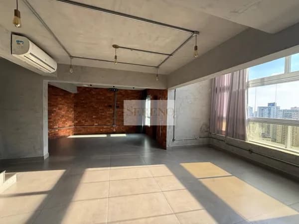 Loft Duplex de luxo decorado 01 suíte a venda, 107 m2, 02 pisos, cozinha americana maravilhosa equipada c bancadas em granito, integrada com a ampla sala c pé direito duplo, lavabo, lavanderia, área de serviço, 02 vagas de garagem, lazer tipo resort, sal