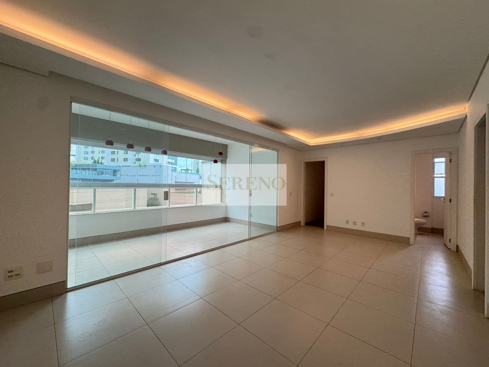 Apartamento de luxo 03 quartos a venda, 113 m2, armários em todos os ambientes, incluindo cozinha e fogão, porcelanato, vista, 02 vagas de garagem, lazer tipo resort, área verde próximo ao condomínio, Vila da Serra, Nova Lima, MG – Brasil.