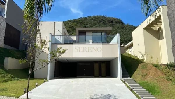 Casa tipo altíssimo luxo 04 suítes a venda, 455 m2, projeto moderno, garagem 04 veículos primeiro pavimento, casa nível bem superior à rua, área superior fachada moderna, revestimentos e vidro, frente c piscina, sacada, vista, ampla área gourmet e churra